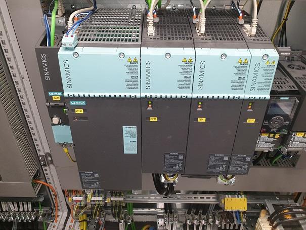 Energetsko učinkovit sistem frekvenčnih pretvornikov odvijalno/navijalnega dela